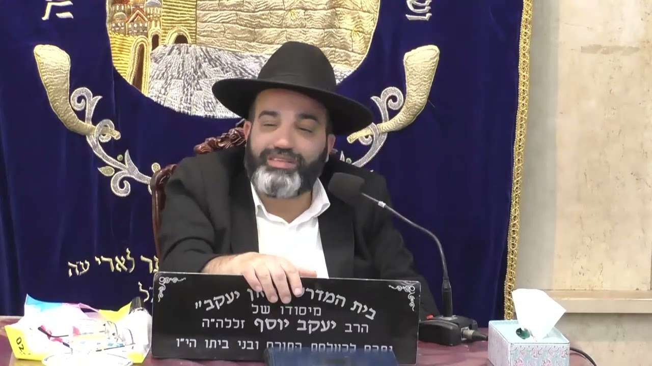 הרב אהרון שמאי  •  קריאת המגילה