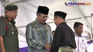 preview picture of video 'Hishammuddin Serah Pingat Jasa Malaysia Kepada Veteran ATM'