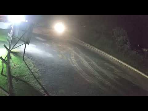 Câmera de Segurança flagra momento da batida entre caminhões na MG-290 em Ouro Fino