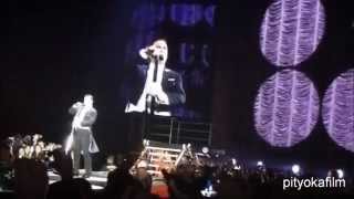 Robbie Williams Overture + Shine My Shoes - Swings Both Ways Live Tour - 2014/04/25 Hungary