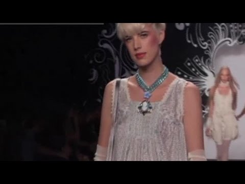ANNA SUI Fashion Show Spring Summer 2007 New York by Fashion Channel