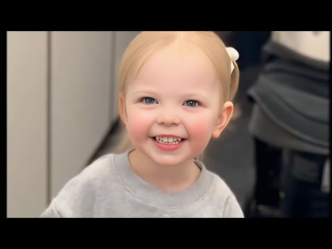 She started getting bored near the end! 😳😅  Oops, definitely meant 4* hour flight 🤦🏼‍♀️🤣