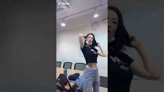 揺れすぎの美人さん