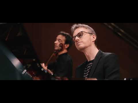 Marin Marais | Alexandre Tharaud et Jean-Guihen Queyras | Gavotte (Suite en la mineur) [clip]