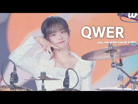 [#AAA2024] QWER- '내 이름 맑음 (Winter ver.) + 고민중독 (Winter ver.)' 4K Broadcast Stage | Official Video
