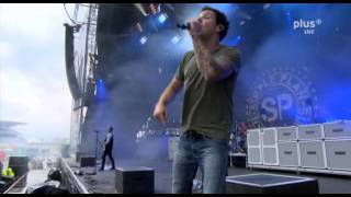 Simple Plan - Can&#39;t Keep My Hands Off You [Live]