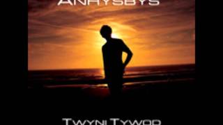 Anhysbys - Law yn Llaw
