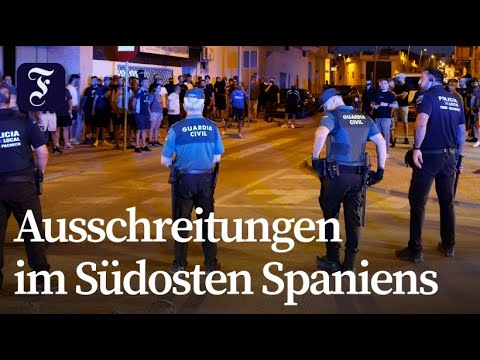 Clashes between right-wing extremists and migrants in southern Spain