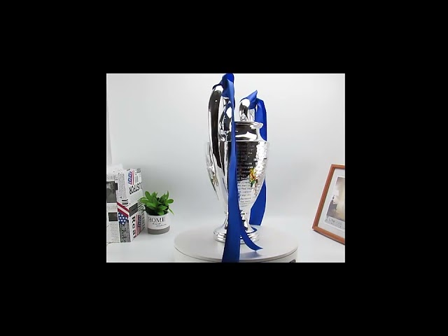 Vídeo relacionado con LNGODEHO Trofeo de fútbol campeón de Europa, réplica de la Copa de Premio de la Liga de San Bernardo de resina, color plateado con cintas azules para el equipo de la liga de aficionados al deporte (77