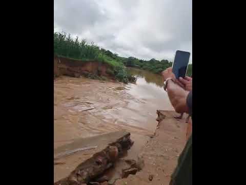 Passagem molhada é destruída pela enchente em Alagoinha do Piauí