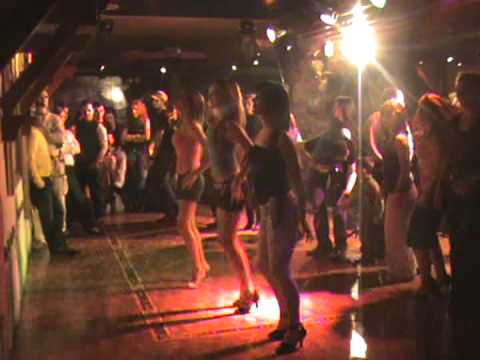 download lagu mp3 mp4 Oye Mami Ese Cuerpo Letra, download lagu Oye Mami Ese Cuerpo Letra gratis, unduh video klip Oye Mami Ese Cuerpo Letra