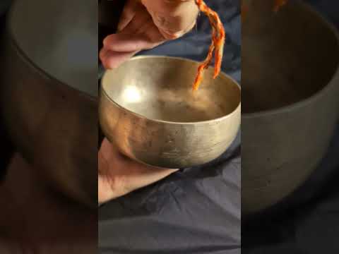 [A151] Old Thadobati singing bowl, ⌀16.5cm / 610g, 🔽 F3 + 4c (175 Hz) ⭐️, 🔼 B4 −30c (485 Hz) — VAYU sounds