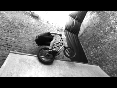 [PREZZIE APPAREL] HOUSE OF VANS CLIPS WITH NATHAN GORING