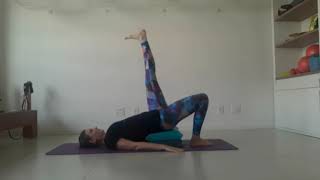 Sequência no MAT com Almofadas (Scissors, Circles, Shoulder Bridge)
