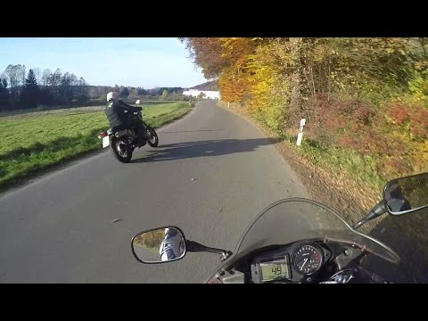 Biker singt das "Donaulied" (Einst ging ich am Strande der Donau entlang) - MotoVlog #6