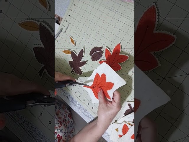 Vídeo relacionado con 40 hojas de tela de fieltro azul cielo de 8 x 12 pulgadas, hoja de tela de fieltro de 1 mm de grosor para proyectos de bricolaje, arte de retazos, manualidades de costura, decoración de fiestas