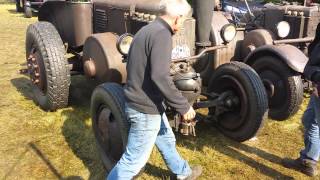 preview picture of video 'Lanz Bulldog warm up and start @ Historische Machineclub Kempen oldtimer & tractorfestival'
