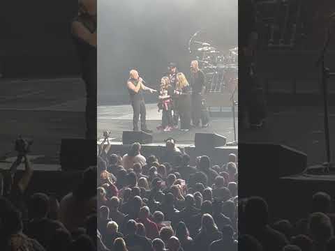 'Don't You Boo Her': Lead Singer of Heavy Metal Band Defends Taylor Swift