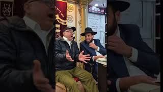 משמח הלבבות יהודה שוקרון פותח שבוע עם התחברות (הרב דוד פריוף) - התמונה מוצגת ישירות מתוך אתר האינטרנט יוטיוב. זכויות היוצרים בתמונה שייכות ליוצרה. קישור קרדיט למקור התוכן נמצא בתוך דף הסרטון