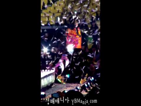 Taeyang - Fantastic Baby (120311 K-Collection) Fancam [HD]