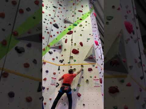 Green 6c autobelay indoor climb at Boardroom Climbing