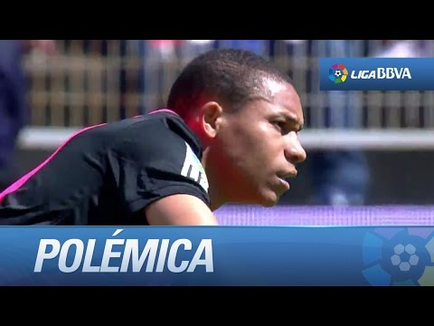Polémica: piscinazo de Wellington dentro del área