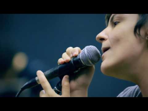 Far From Alaska - Politiks