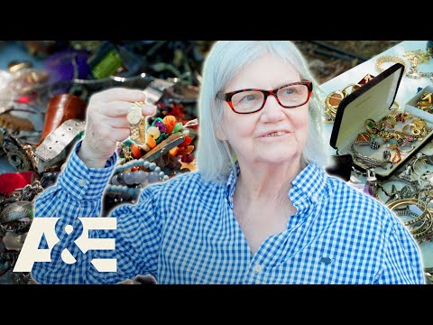 Hoarders: Linda Lives Among 20,000 TONS of Trash | A&E