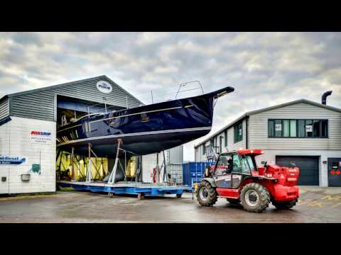 Oyster 675 topside paintwork at Fox's Marina & Boatyard
