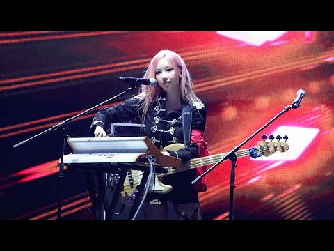 260524 QWER Magenta fancam 'OVERDRIVE' / 큐더블유이알 마젠타 직캠 @ Superrace Music Festival