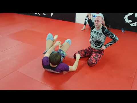 BJJ Rolling - No Gi with Big Ad