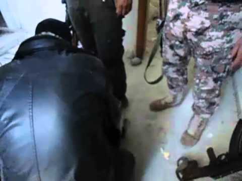 جولة ميدانية قرب الحاجز الذي سيطرت عليه كتائب الجيش الحر في بلدة الديرخبية في ريف دمشق