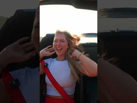 Su reacción no tuvo precio al viajar en el Lambo SVJ.