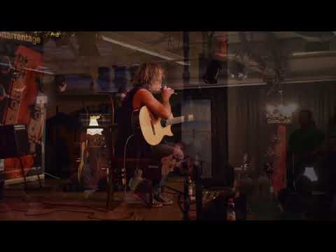 Peter Autschbach sings "Suitcase Blues" by Rik Emmett