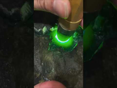 Jade stone cutting jackpot - Green jade #jade #jadeite