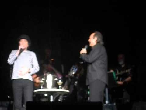 Serrat brinda x Daniela Romo y Tania Libertad.