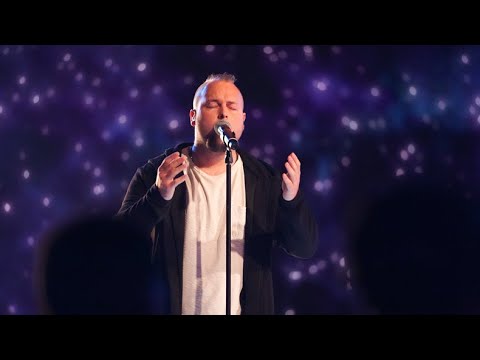 Mattias Nederman sjunger Stad i ljus av Tommy Körberg i Idols kvalvecka 2020 - Idol Sverige (TV4)
