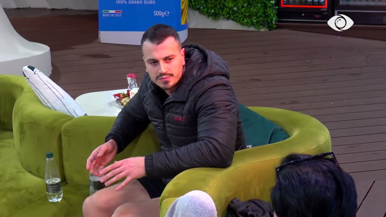 Kristi-Mateos: Ti tani nxorre një element tjetër, puthjen