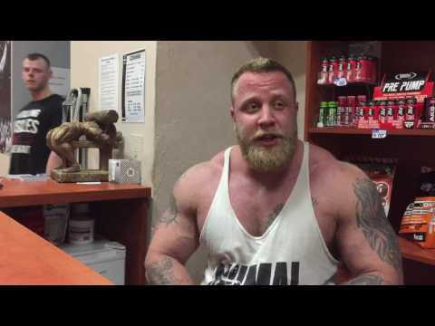 Ćwiczenia na biceps i triceps mięśni Dwugłowego mięśnia szczep