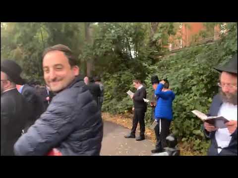 Sadigura London Rebbe Doing Tashlich - Tishrei 5781