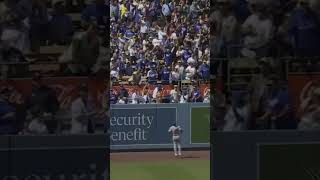 Shohei Ohtani sends this home run the other way ????