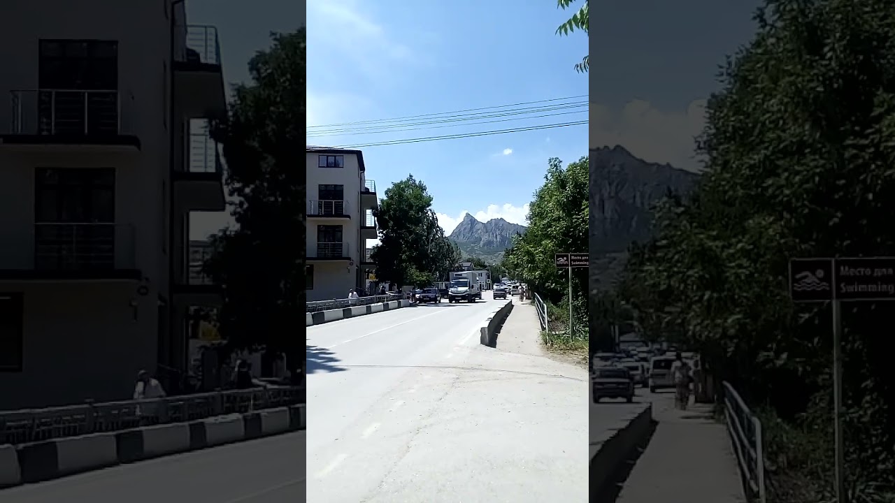 Красивый вид гор в курортном городе Beautiful view of the mountains in the resort town 度假小镇的山景真美