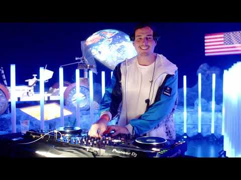 Öwnboss x Vex live at Space Adventure - São Paulo, Brazil