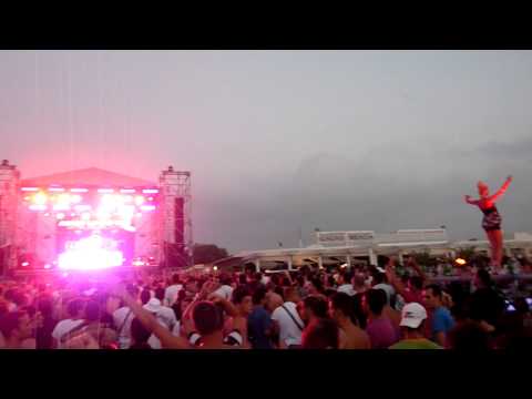 Armin van Buuren @ Cacao Beach 2010 ( Masoud ft Laurie - Blinded (Sebastian Brandt Remix) )