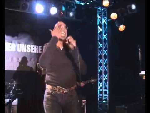 Dennis LeGree   Let me entertain you