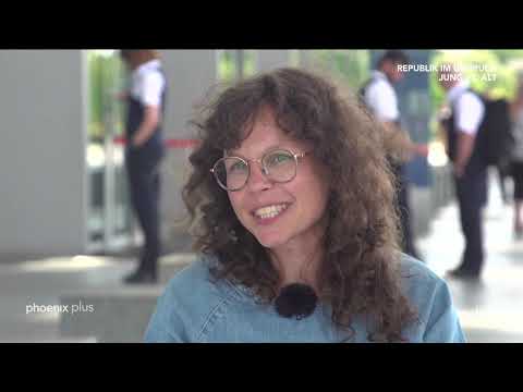 phoenix plus: "Republik im Umbruch - alte Rezepte, junger Protest" vom 01.07.19