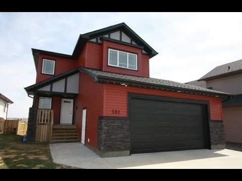 Elegant Home Backing Onto  Pond and Green Space!