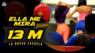 Ella Me Mira Lyrics English Translation