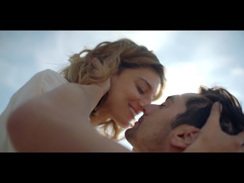 Μη με αφήσεις ποτέ (Don't ever leave me)