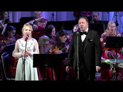 Музыка Романо Мусумарра. Слова Джорджио Флавио Пинтус. «Luna tu». Из сериала «Клон».